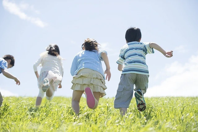 【2024年最新】子供に習わせてよかった習い事は？意外なスポーツが1位に！